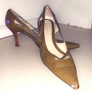 Bandolino stiletto. Army green 8.5